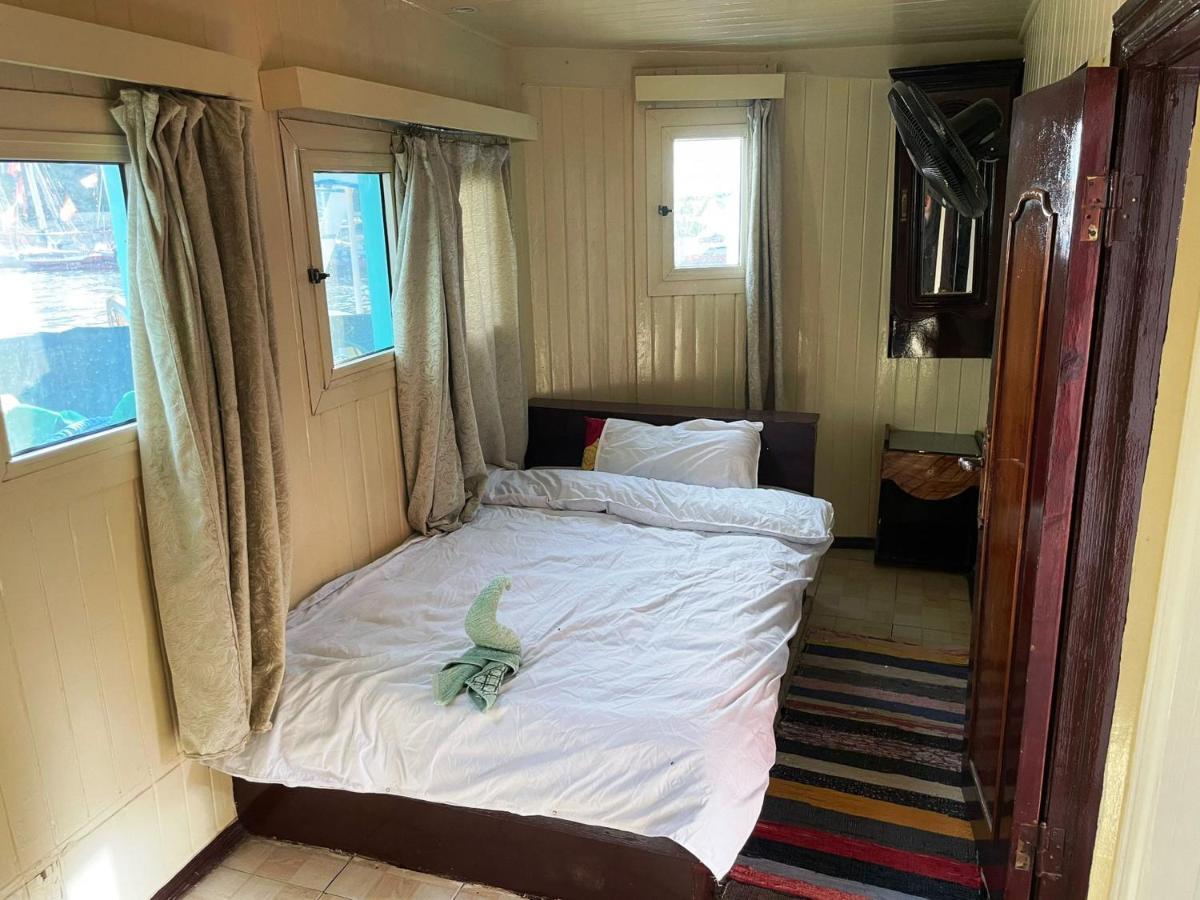 Floating Hotel- Happy Nile Boat Luxor Eksteriør billede